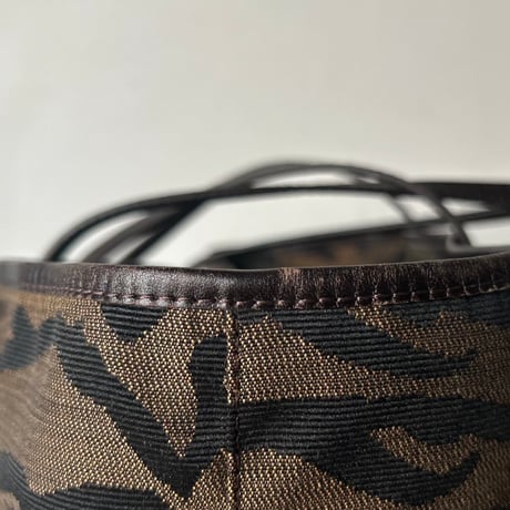 FENDI フェンディ タイガーパターン キャンバス ロールバッグ（トートバッグ）TABACCO+MORO 軽量/シンプルデザイン 2000年代後期 付属品あり 美品