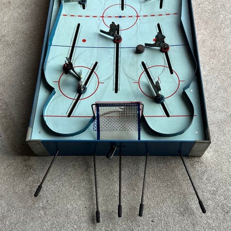 1959年発売 ヨネザワ (米沢玩具) ダイヤモンドホッケーゲーム / ブリキ製選手12体フルセット・外箱＋パック＋鉄製ゴール2個＋スコアボード＋木ピン2本等々付属品完備  良品