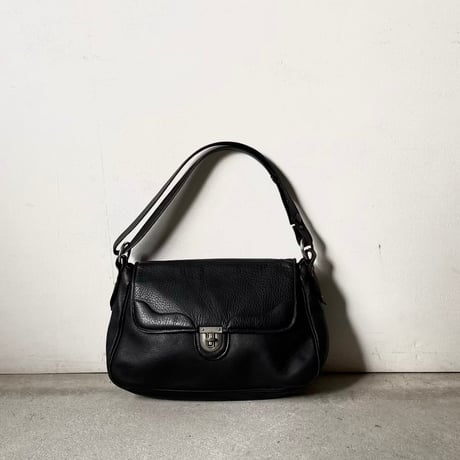 60s-70s ヴィンテージ レザー ショルダーバッグ  ブラック/シルバー金具 本革 フラップバッグ  ターンロック旧金具  日本古道具 japan vintage⁠