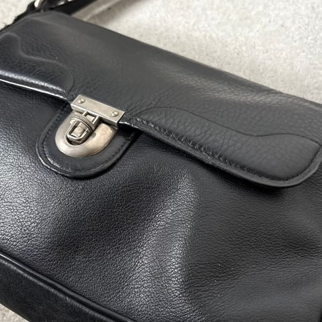 60s-70s ヴィンテージ レザー ショルダーバッグ  ブラック/シルバー金具 本革 フラップバッグ  ターンロック旧金具  日本古道具 japan vintage⁠