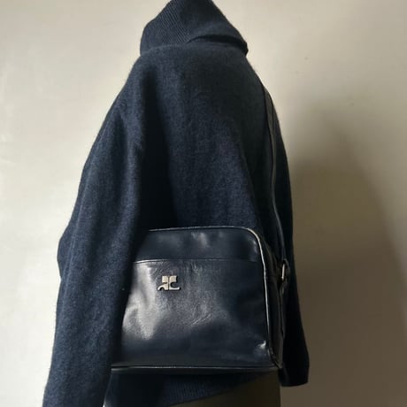 courrèges オールドクレージュ 70s80sヴィンテージ 本革 レザーショルダーバッグ ダークネイビー メタルACロゴ  フランス製 made in france