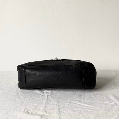 60s-70s ヴィンテージ レザー ショルダーバッグ  ブラック/シルバー金具 本革 フラップバッグ  ターンロック旧金具  日本古道具 japan vintage⁠