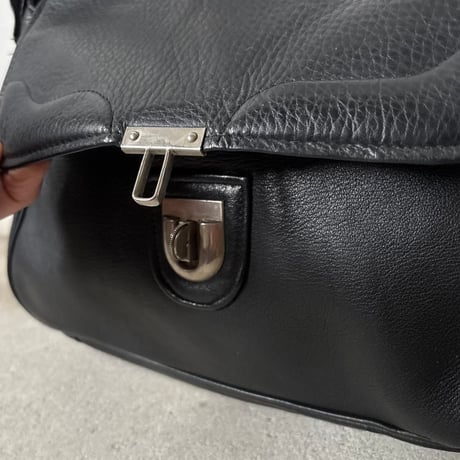 60s-70s ヴィンテージ レザー ショルダーバッグ  ブラック/シルバー金具 本革 フラップバッグ  ターンロック旧金具  日本古道具 japan vintage⁠