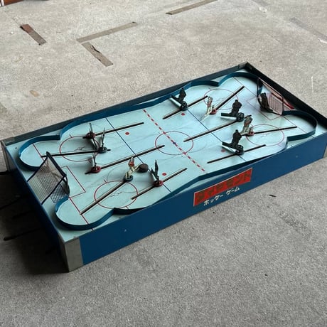1959年発売 ヨネザワ (米沢玩具) ダイヤモンドホッケーゲーム / ブリキ製選手12体フルセット・外箱＋パック＋鉄製ゴール2個＋スコアボード＋木ピン2本等々付属品完備  良品