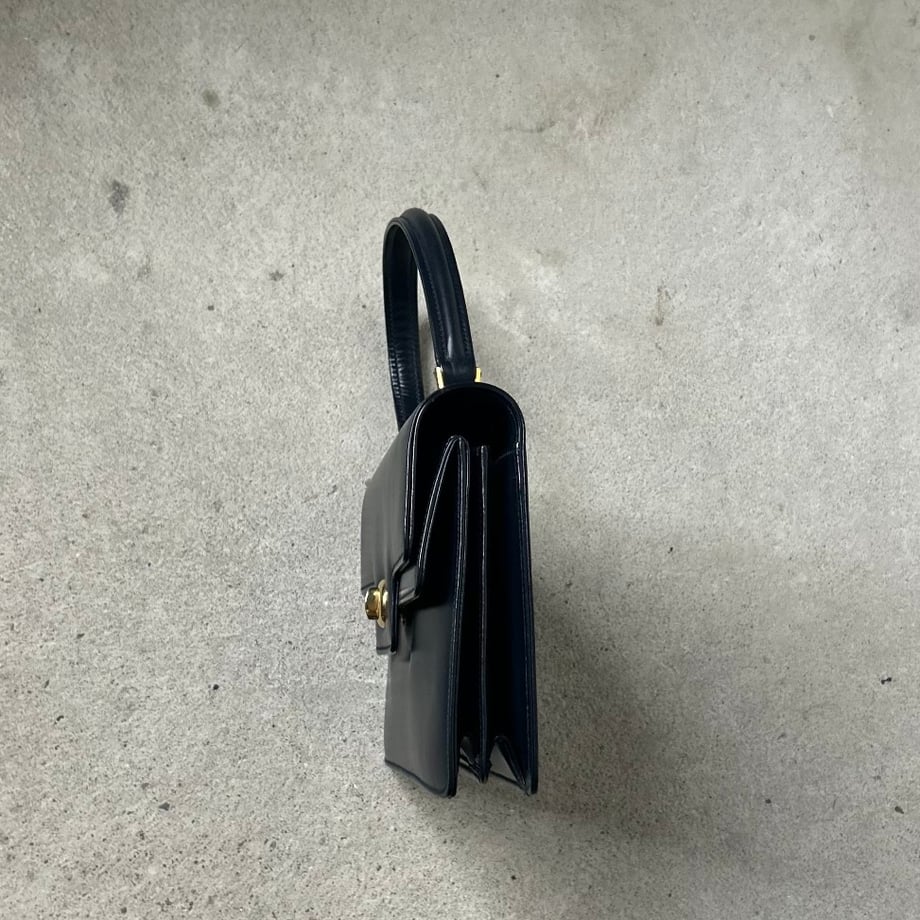 6a7561a6b456380046308e9d