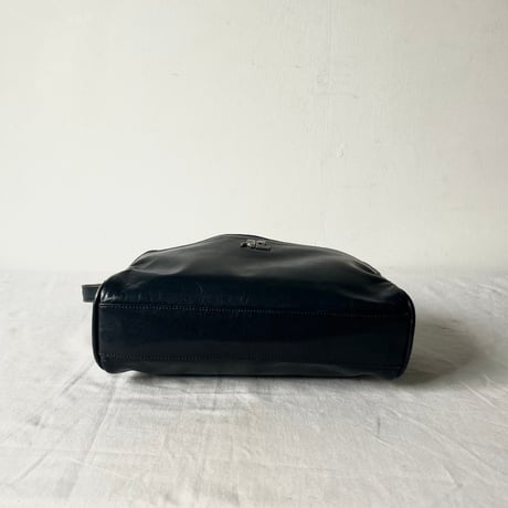 courrèges オールドクレージュ 70s80sヴィンテージ 本革 レザーショルダーバッグ ダークネイビー メタルACロゴ  フランス製 made in france
