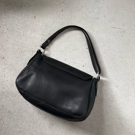 60s-70s ヴィンテージ レザー ショルダーバッグ  ブラック/シルバー金具 本革 フラップバッグ  ターンロック旧金具  日本古道具 japan vintage⁠