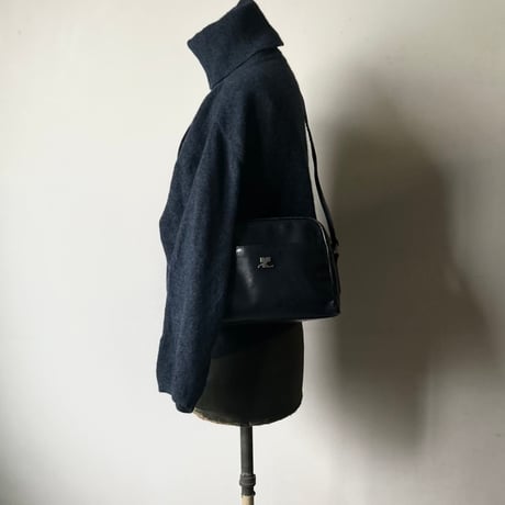 courrèges オールドクレージュ 70s80sヴィンテージ 本革 レザーショルダーバッグ ダークネイビー メタルACロゴ  フランス製 made in france
