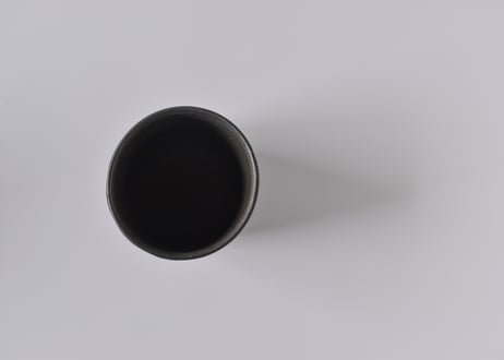 黒釉面取りカップ(高)／馬場勝文