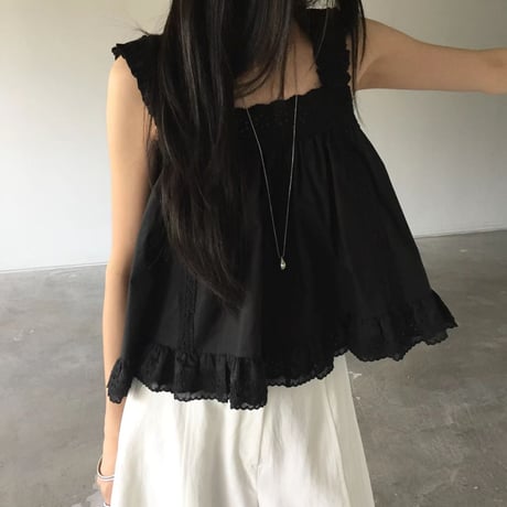 frill flare blouse/2カラー　理恵アイボリー着用
