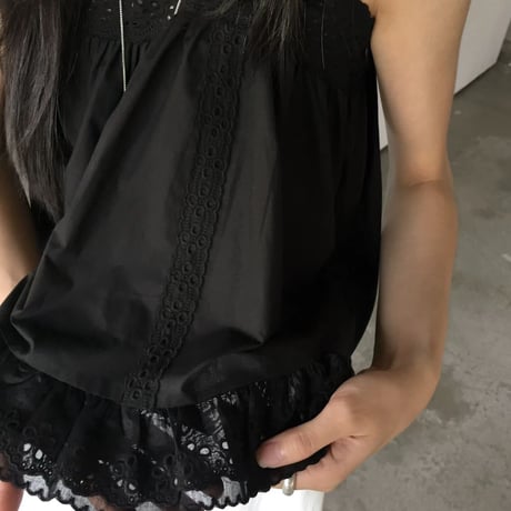 frill flare blouse/2カラー　理恵アイボリー着用