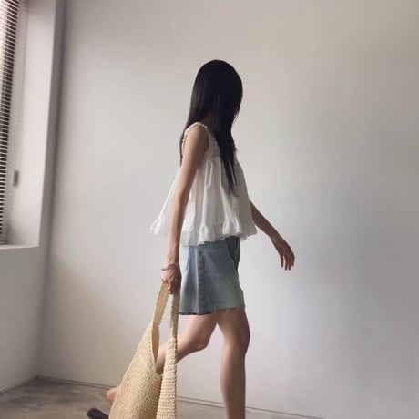 frill flare blouse/2カラー　理恵アイボリー着用