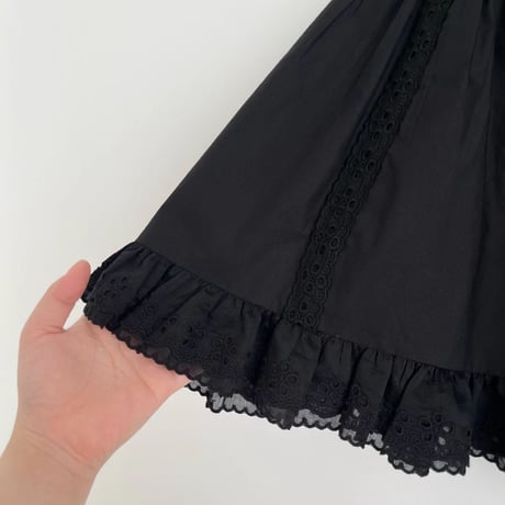 frill flare blouse/2カラー　理恵アイボリー着用