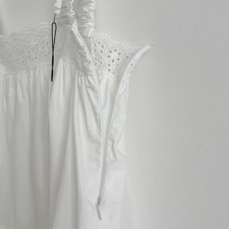 frill flare blouse/2カラー　理恵アイボリー着用