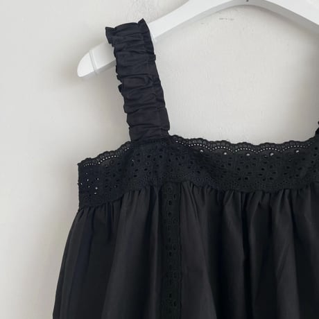 frill flare blouse/2カラー　理恵アイボリー着用