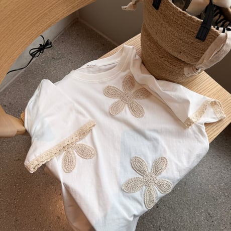 0889 flower motif tee