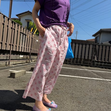 【即納】　eee ♥️rosęliberty crop pants2カラー