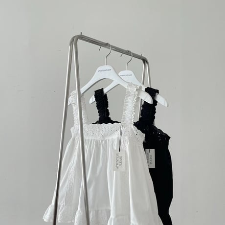 frill flare blouse/2カラー　理恵アイボリー着用