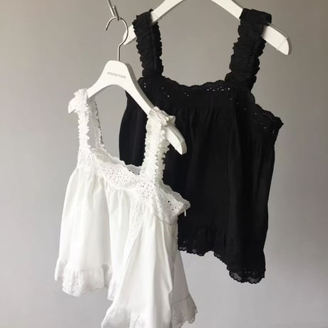 frill flare blouse/2カラー　理恵アイボリー着用