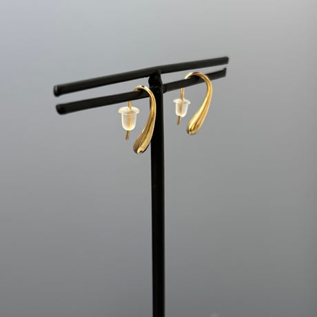 2608PR0855 / Drop curve metal pierce（Gold）