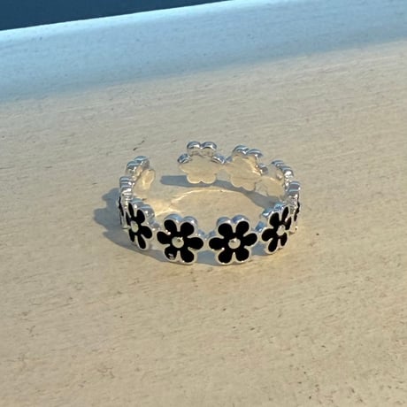 2609RG0837 / Black Flower Motif ring （Silver）