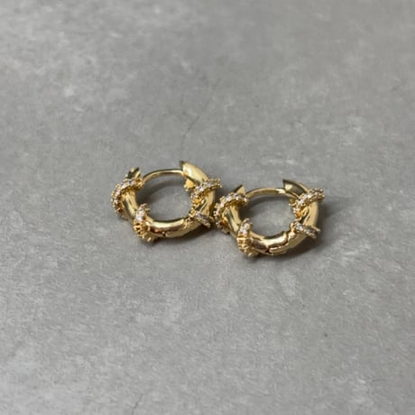 2610PR0864 / Crystal Wrapped Hoop Pierce（Gold）