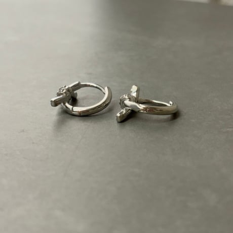 2610PR0863 / Crystal Knot Hoop Pierce（Silver）
