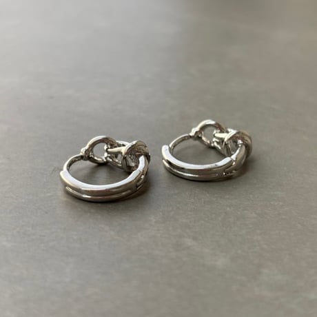 2610PR0862 / Knot Detail Hoop Pierce（Silver）