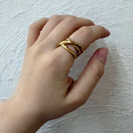 2607RG0816 / Twist Triple Line ring（Gold）