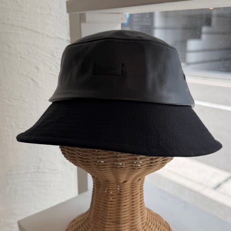 2608KC082502NN / PU leather panel Bucket Hat（Black）