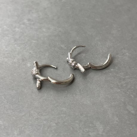 2610PR0863 / Crystal Knot Hoop Pierce（Silver）
