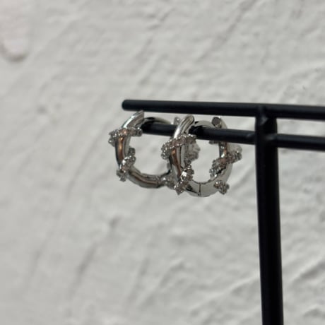 2610PR0864 / Crystal Wrapped Hoop Pierce（Silver）