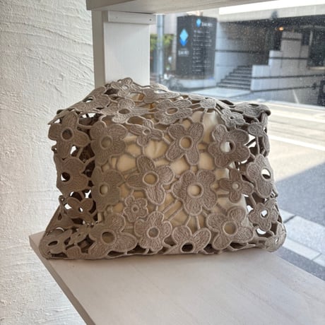 2608BG056(S)/ Flower Knit Bag（Greige）