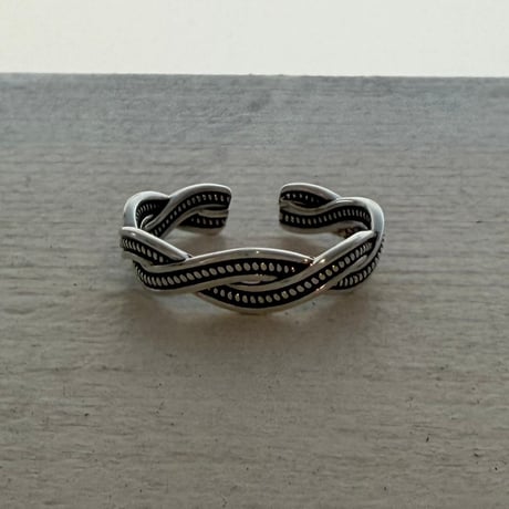 2607RG0817 / Design Twist Line ring（Silver）
