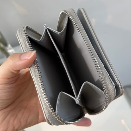 2609GS077 (S)/ Embossed Dot Two-fold Wallet（Silver）