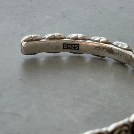 2607BR0144 / Rose Relief Bangle（Silver）