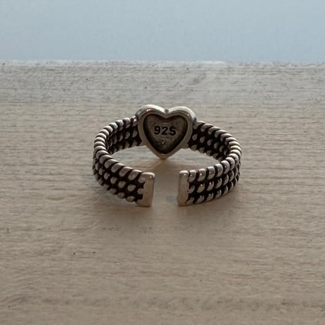 2608RG0828 / Triple line heart motif ring（Silver）