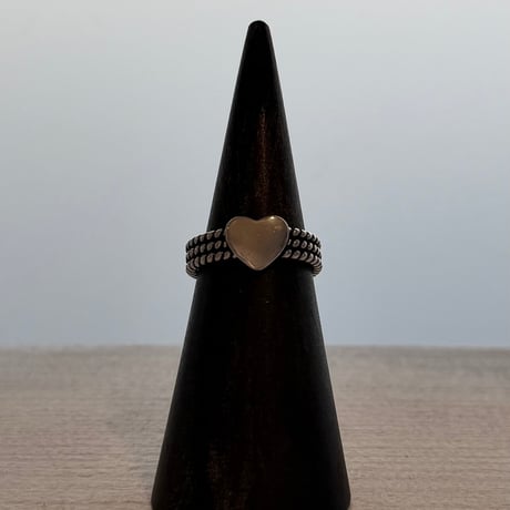 2608RG0828 / Triple line heart motif ring（Silver）