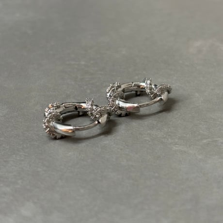 2610PR0864 / Crystal Wrapped Hoop Pierce（Silver）