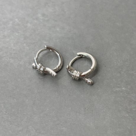 2610PR0863 / Crystal Knot Hoop Pierce（Silver）