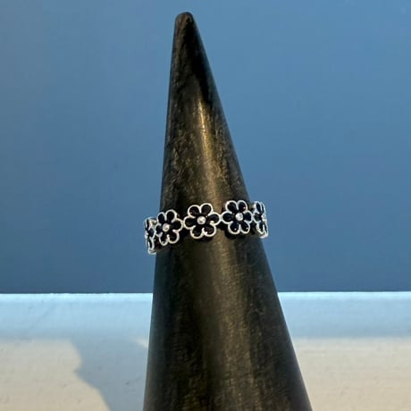 2609RG0837 / Black Flower Motif ring （Silver）