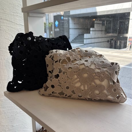 2608BG056(S)/ Flower Knit Bag（Greige）