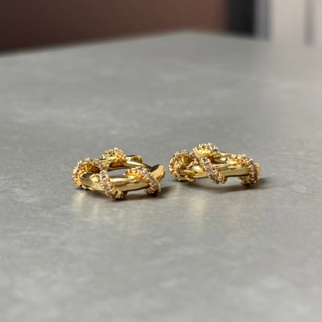 2610PR0864 / Crystal Wrapped Hoop Pierce（Gold）