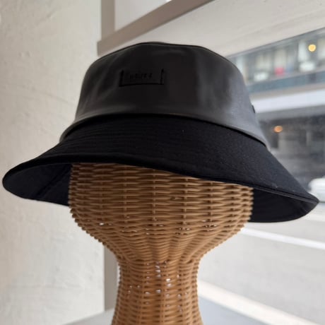 2608KC082502NN / PU leather panel Bucket Hat（Black）