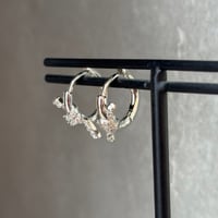 2610PR0863 / Crystal Knot Hoop Pierce（Silver）