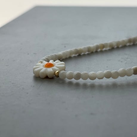 2607NC0403 / Daisy white beads Necklace（White）