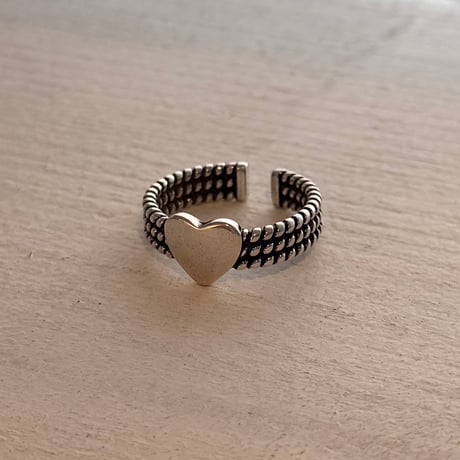 2608RG0828 / Triple line heart motif ring（Silver）