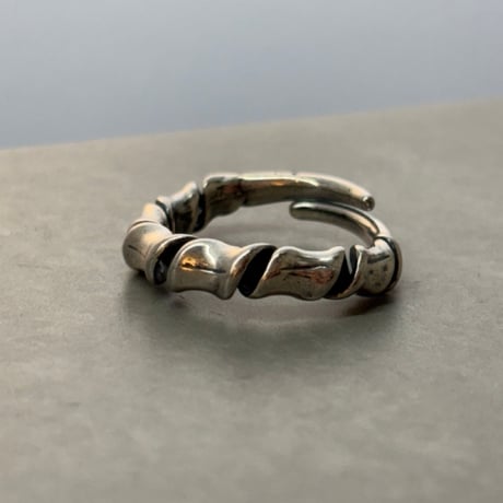 2609RG0840 /  Twisted wave band ring （Silver）