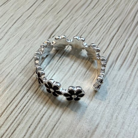 2609RG0837 / Black Flower Motif ring （Silver）