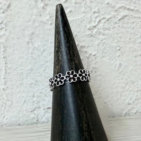 2609RG0837 / Black Flower Motif ring （Silver）